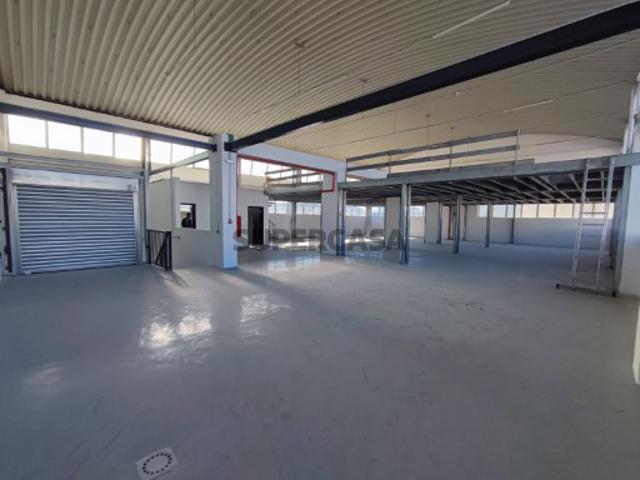 Armazém venda em Loures