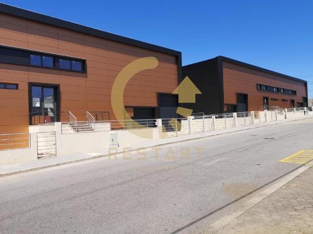 Armazém alugar em Vila Nova De Gaia, Porto