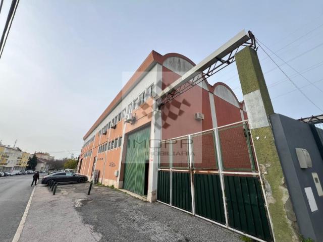 Armazém venda em Portela da Azóia, Santiago Dos Velhos