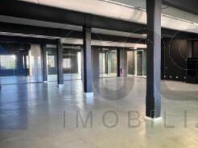 Armazém alugar em Porto