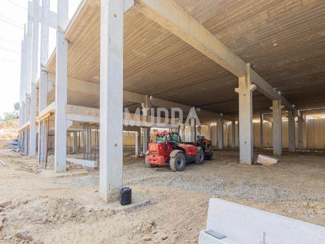 Armazém alugar em Pereira de Veiga, Chaves