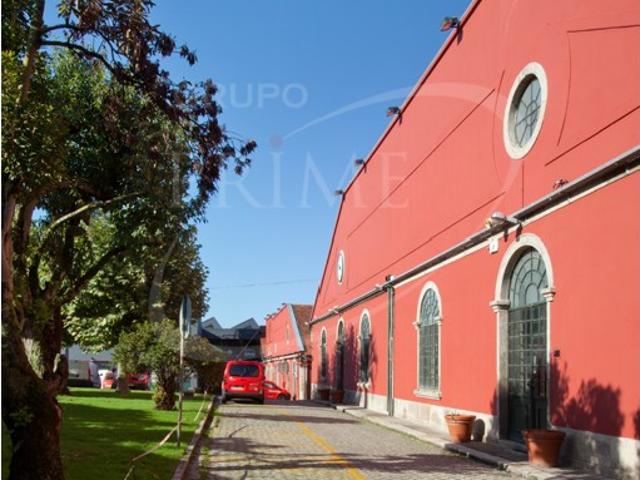 Armazém alugar em Porto
