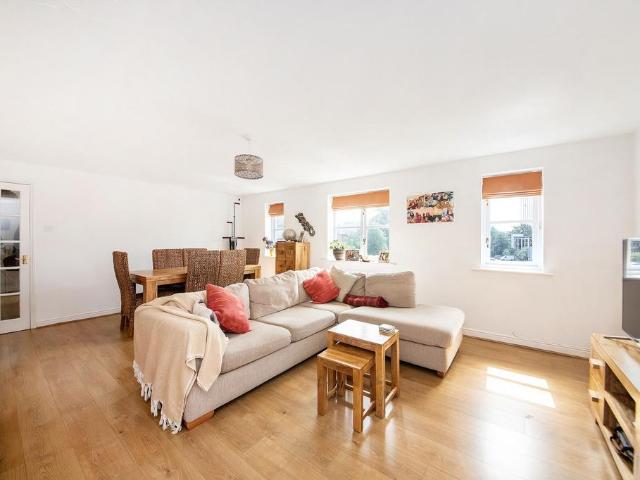 Apartment for rent in London Borough of Lewisham, Ladywell