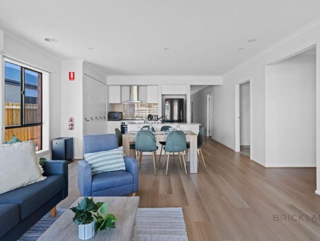 Room for rent in Warralily Promenade, Geelong