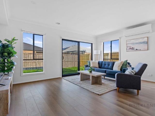 Room for rent in Warralily Promenade, Geelong