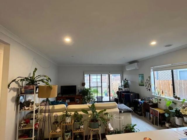 Room for rent in Armstrong Creek, Geelong