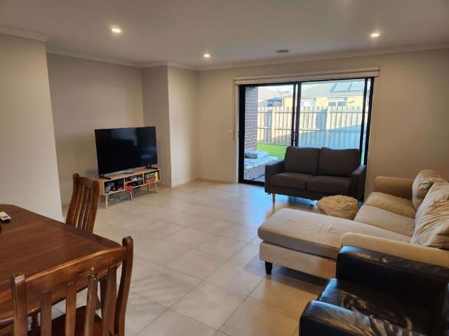 Room for rent in Warralily Springs, Geelong