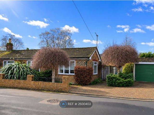 House for rent in Row Town, Surrey