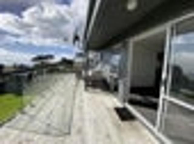 Apartment for rent in Whangaparaoa, Oroua County