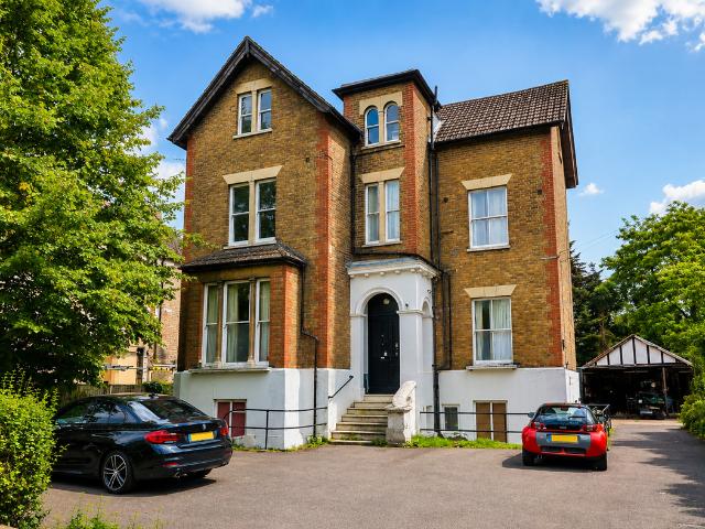 Apartment for rent in Blackhills, Surrey