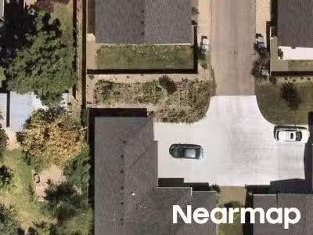 House for sale in Garden City