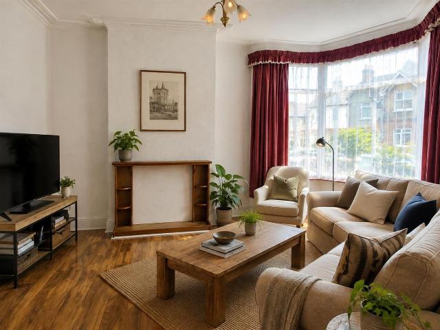 Apartment for rent in Brunswick Park, Greater London