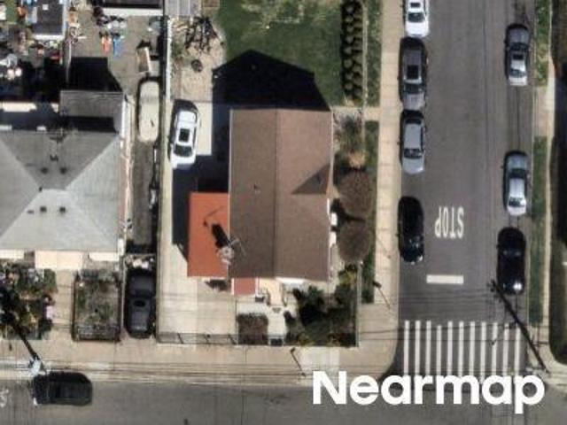House for sale in The Bronx, Arverne