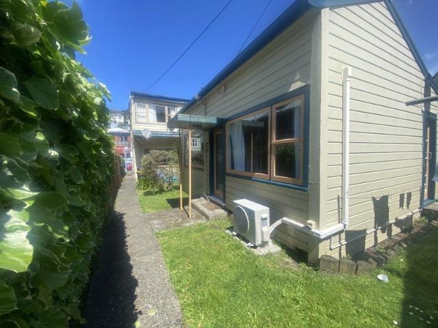 Apartment for rent in Aro Valley shopping centre, Wellington