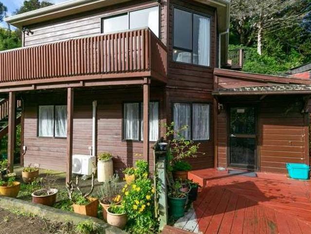 House for rent in Aro Valley shopping centre, Wellington