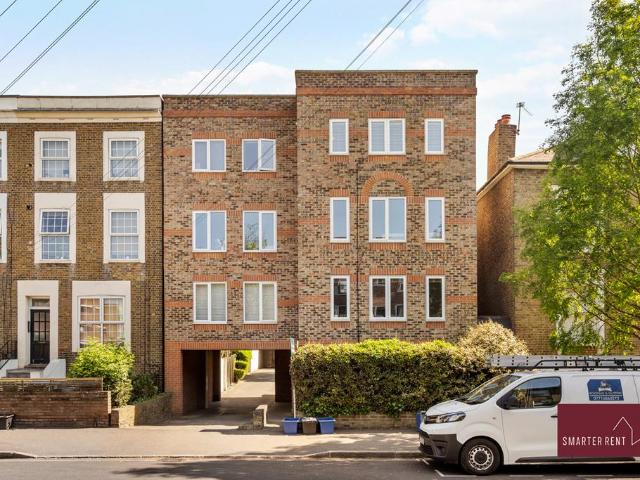 Apartment for rent in St Margarets, Greater London