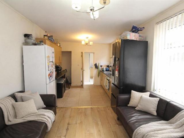 Apartment for rent in Plasnewydd, Falcon Lodge