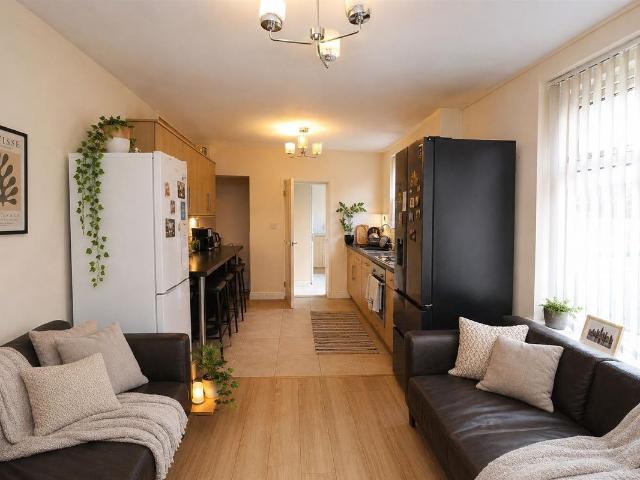 Apartment for rent in Plasnewydd, Falcon Lodge