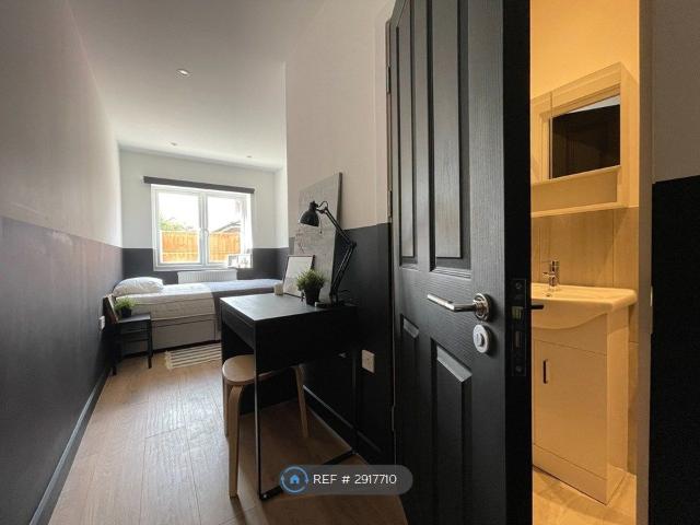 Room for rent in London Borough of Merton, Greater London