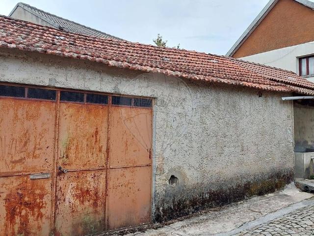 Armazém venda em Ferreira de Aves, Sátão