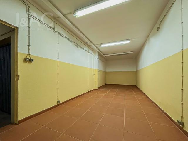 Armazém alugar em Bairro do Rosário, Cascais