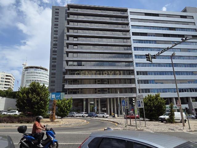 Armazém alugar em Miraflores, Oeiras