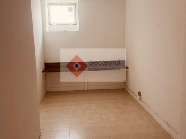 Armazém alugar em Bairro Portugal Novo, Lisboa