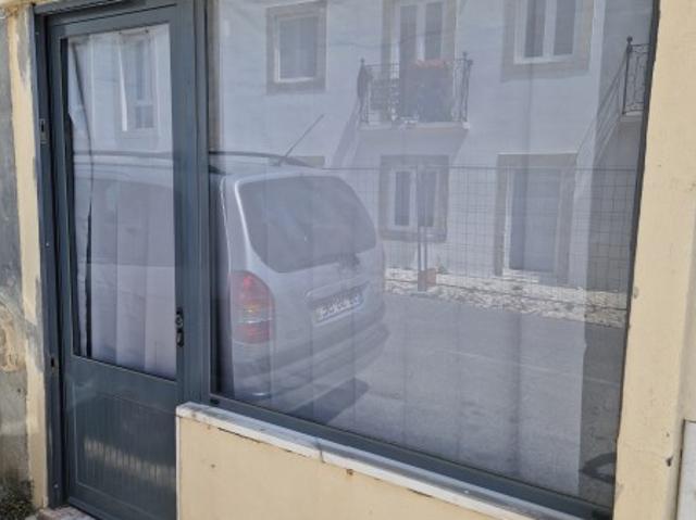 Loja alugar em Almada, Setúbal