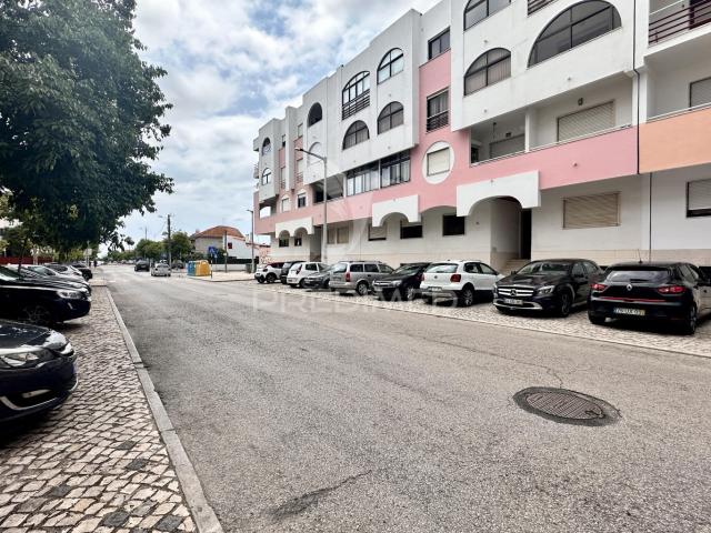 Apartamento alugar em Santo António da Caparica, Almada