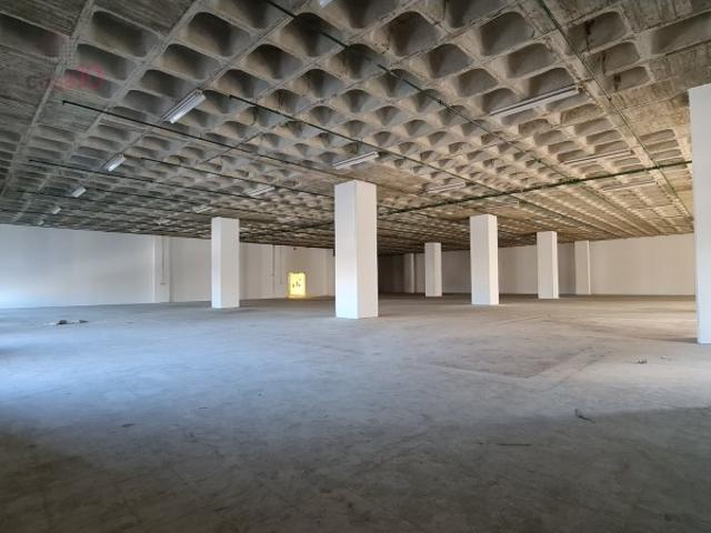 Armazém alugar em Lisboa