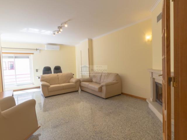 Apartamento alugar em Núcleo Urbano Histórico de Algés, Oeiras