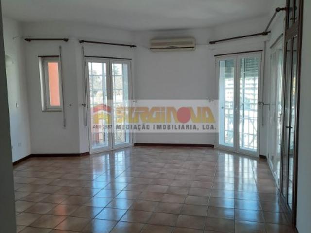 Apartamento alugar em Torres Novas