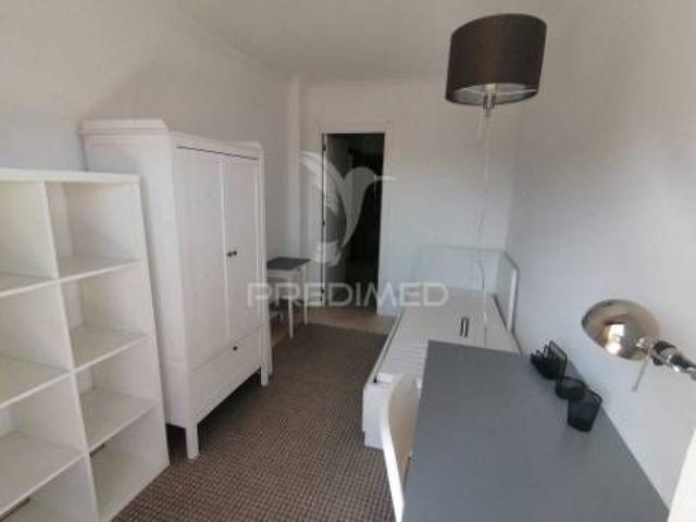 Quarto alugar em Moita