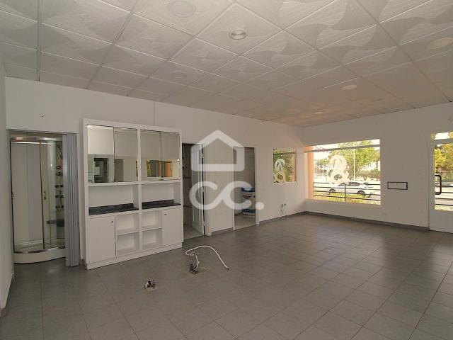 Loja alugar em Urbanização Solário da Praia, Armação De Pêra