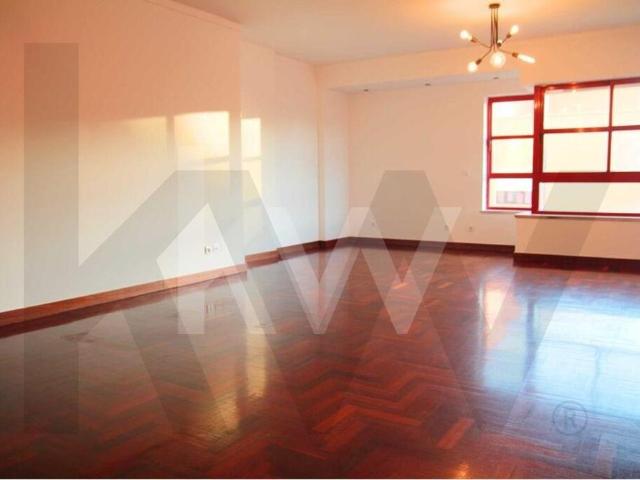 Apartamento alugar em Benfica, Benfica