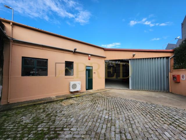 Armazém alugar em Porto