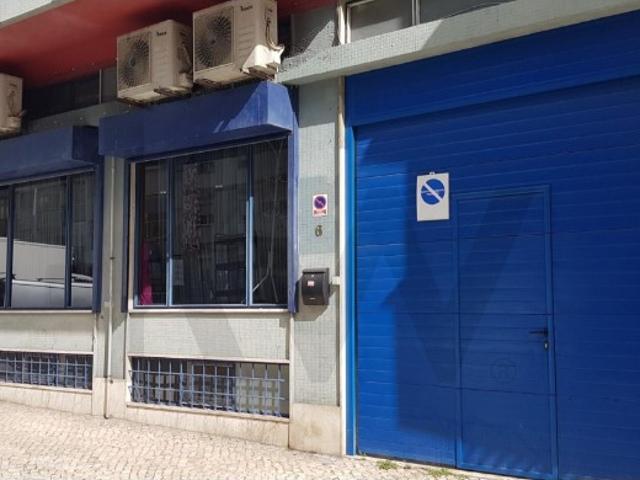 Armazém alugar em Damaia de Baixo, Amadora