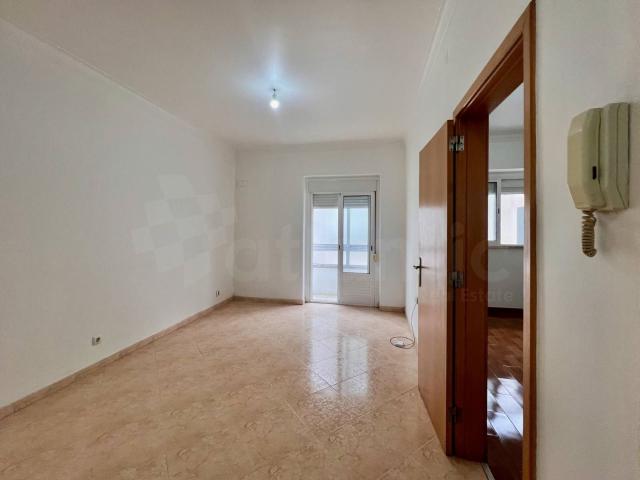 Apartamento alugar em Santiago Dos Velhos, Lisboa