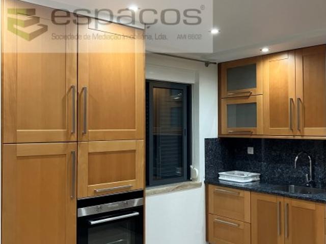 Apartamento alugar em Santiago Dos Velhos, Lisboa