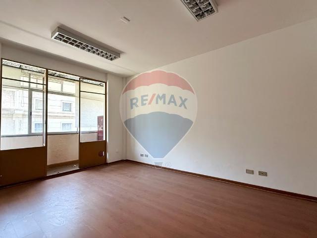 Oficina en arriendo en Tarapacá, Metropolitana