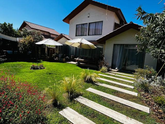 Casa en arriendo en Algarrobal, Metropolitana