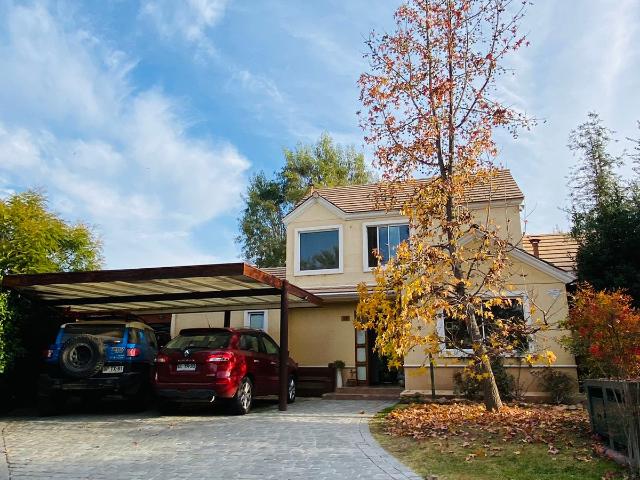 Casa en arriendo en Algarrobal, Metropolitana