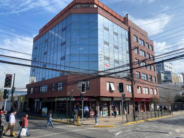 Arriendo de oficina con 7 box