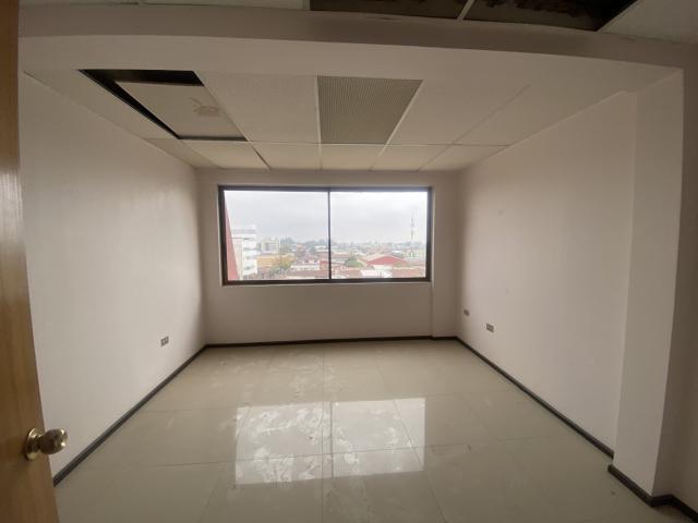 Arriendo de oficina con 7 box