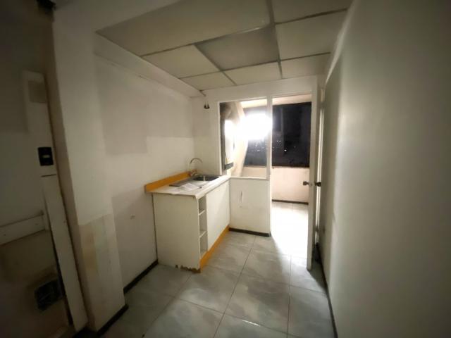 Arriendo de oficina con 7 box