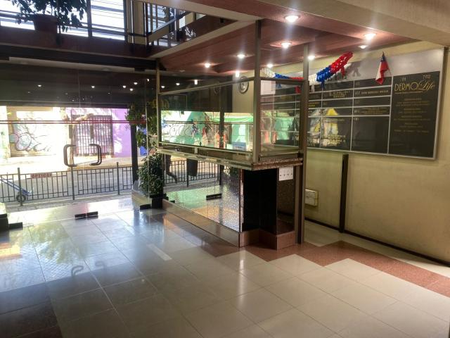 Arriendo de oficina con 7 box