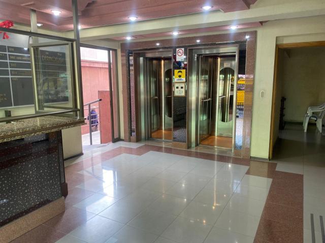 Arriendo de oficina con 7 box