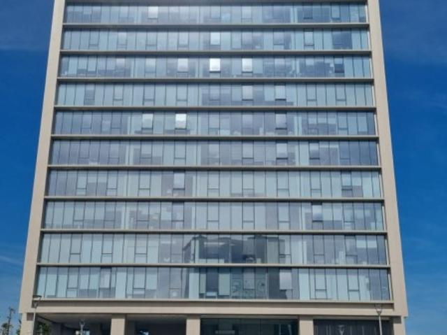 ARRIENDO OF. COMERCIAL OPEN MONTEMAR 1RECEPCION+1OF+1B+1EST