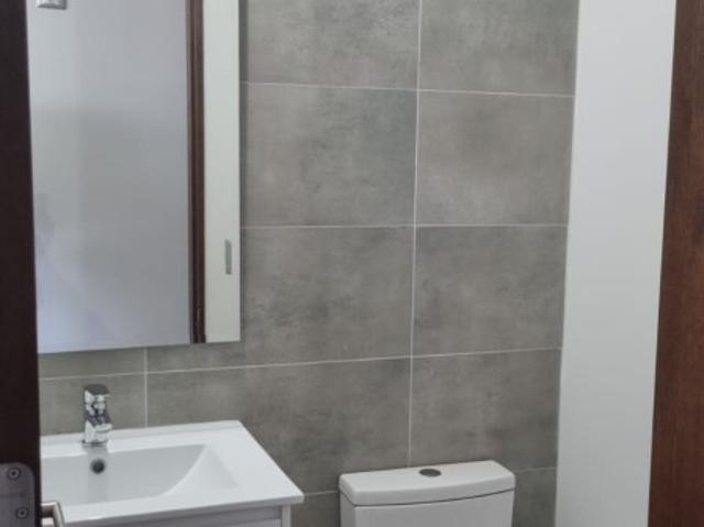 ARRIENDO OF. COMERCIAL OPEN MONTEMAR 1RECEPCION+1OF+1B+1EST