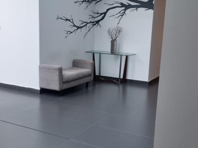 ARRIENDO OF. COMERCIAL OPEN MONTEMAR 1RECEPCION+1OF+1B+1EST